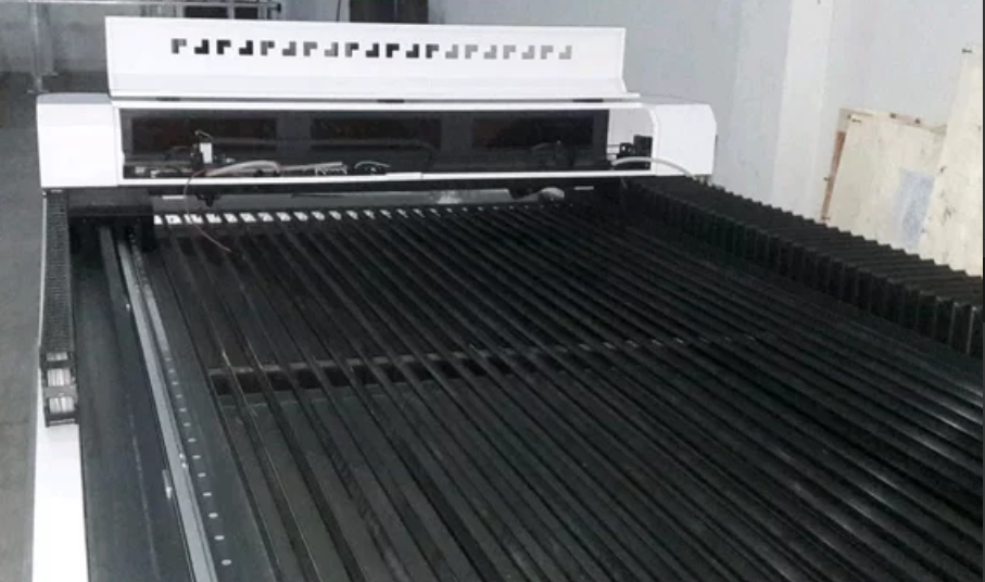 Y1326 CO2 Laser Cutting Machine